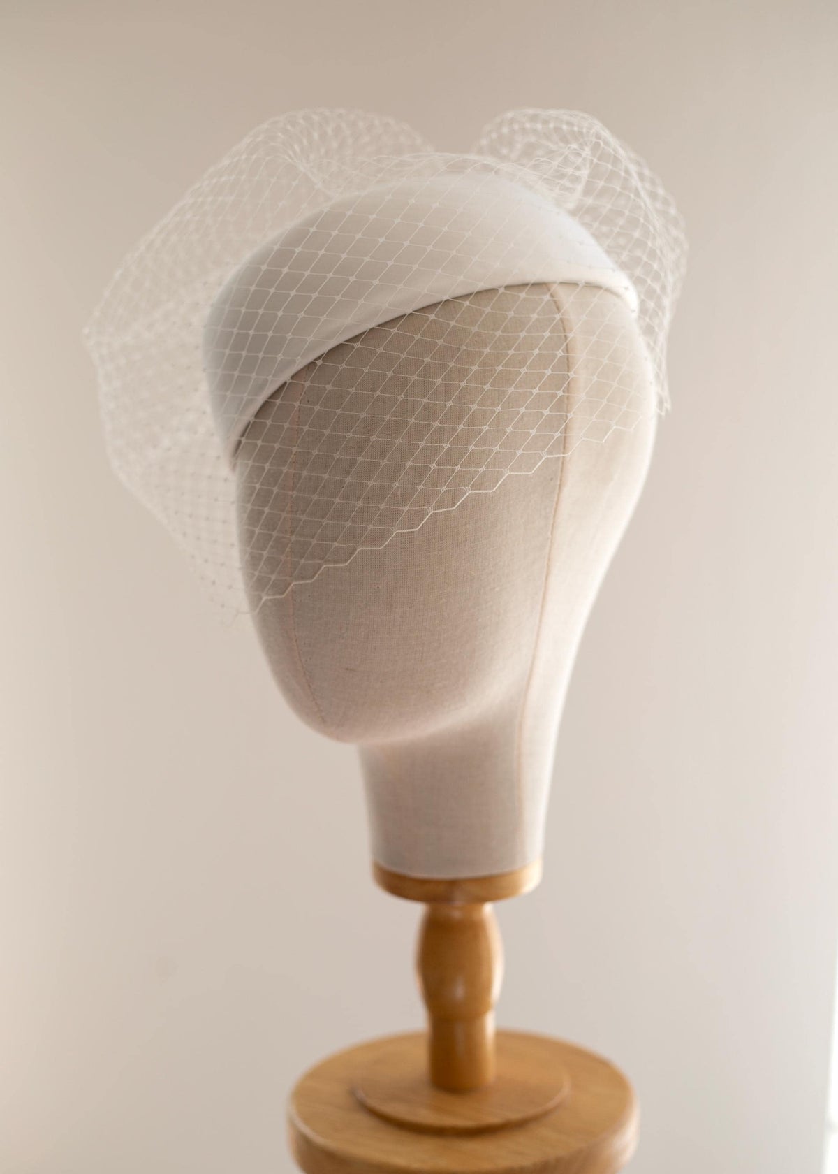 Minimalist Matte Satin Pillbox Wedding Hat with Birdcage | Jackie Kennedy Inspired Bridal Hat | Civil Wedding Headpiece | Couture Fascinator